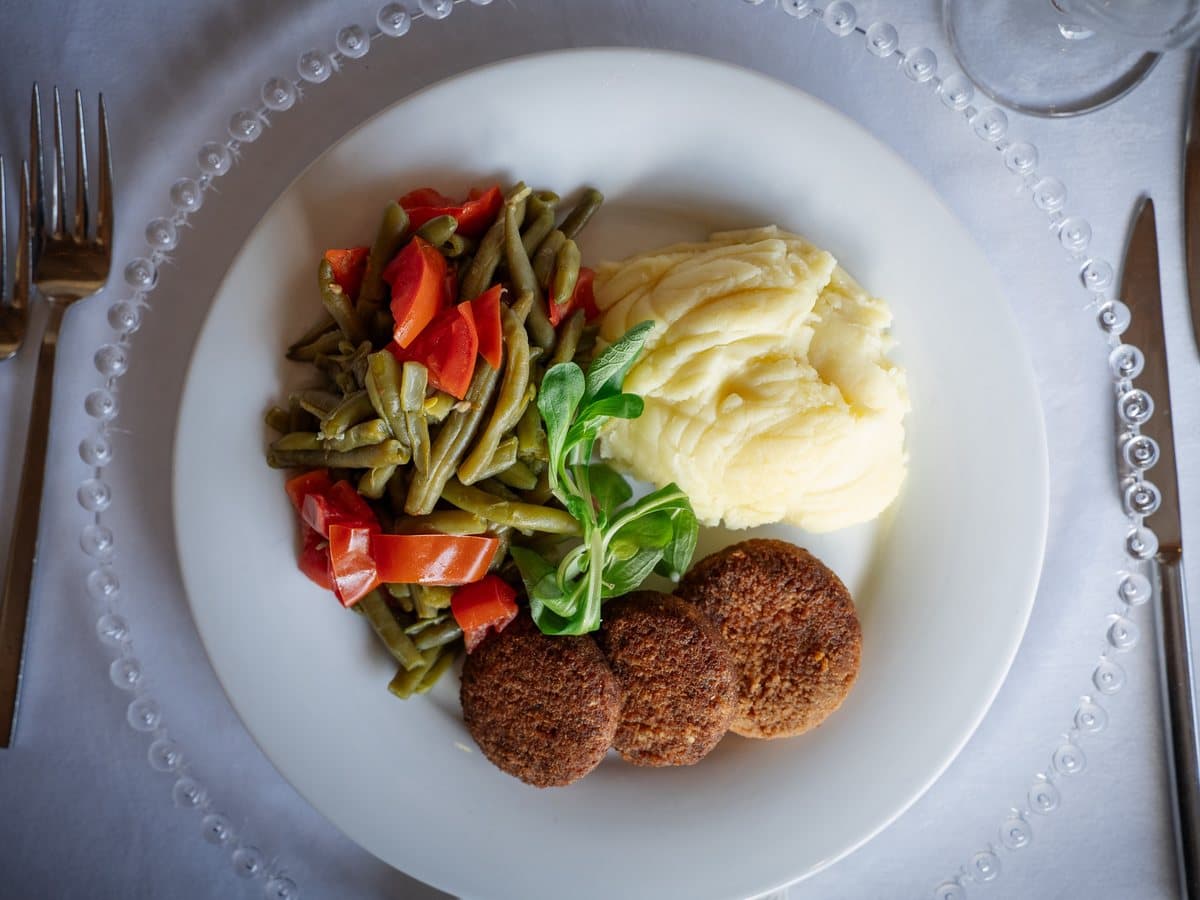 Falafel mit Trüffel-Kartoffelpüree und Prinzessbohnen