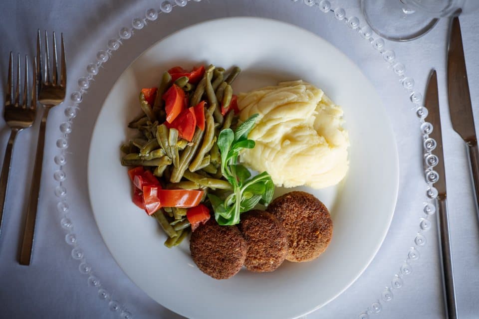 Falafel mit Trüffel-Kartoffelpüree und Prinzessbohnen
